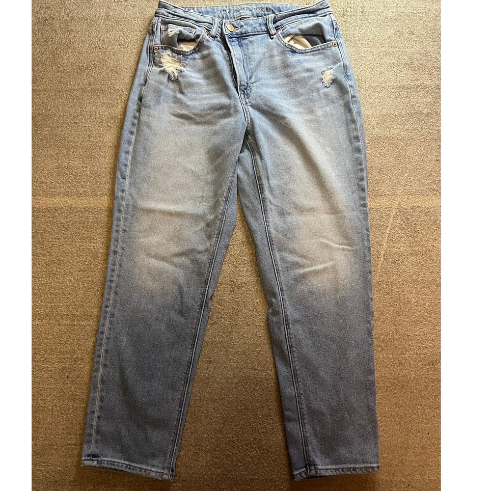 American Eagle Real Good Mom Jeans Light Wash Distressed Stretch Size 8 Short